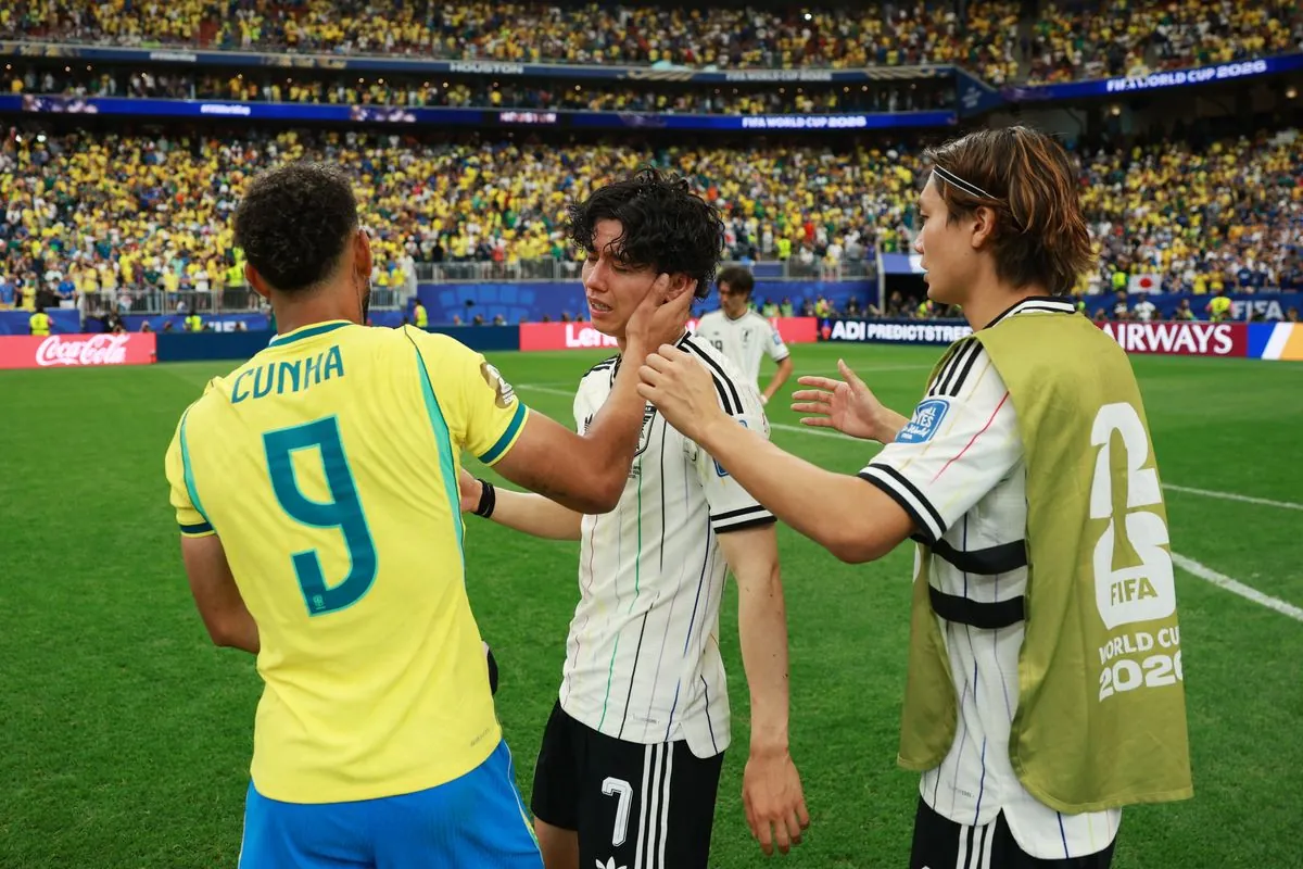 Matheus Cunha consoled Ao Tanaka after the game